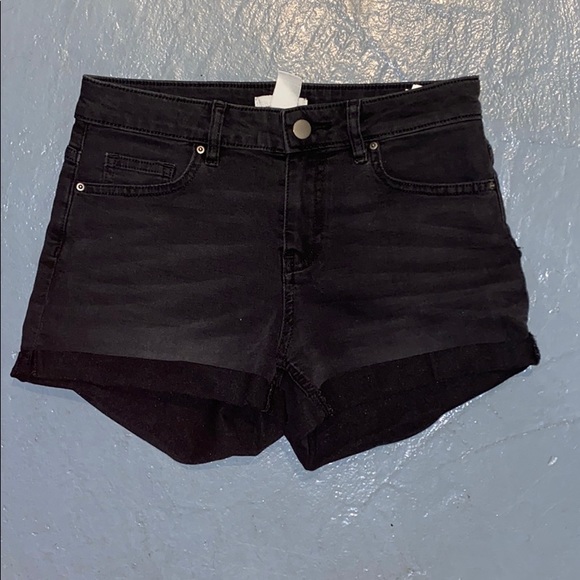 H&M Black Cuffed Jean Shorts - Picture 2 of 3